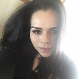 Meet your Posher, Yaneth